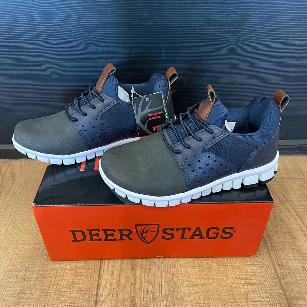 NWT boys Deer Stags shoes. Size 13 1/2.